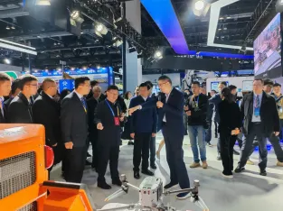 中國(guó)國(guó)際應(yīng)急展快訊：應(yīng)急管理部部長(zhǎng)王祥喜了解凌天智能裝備集團(tuán)無人化裝備創(chuàng)新與應(yīng)用情況！