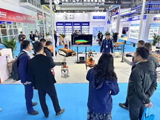 【消防機器狗系列亮相石油展】北京凌天滅火四足機器狗、偵察四足機器狗、運輸四足機器狗、消防系留滅火無人機等重點裝備亮相展會！